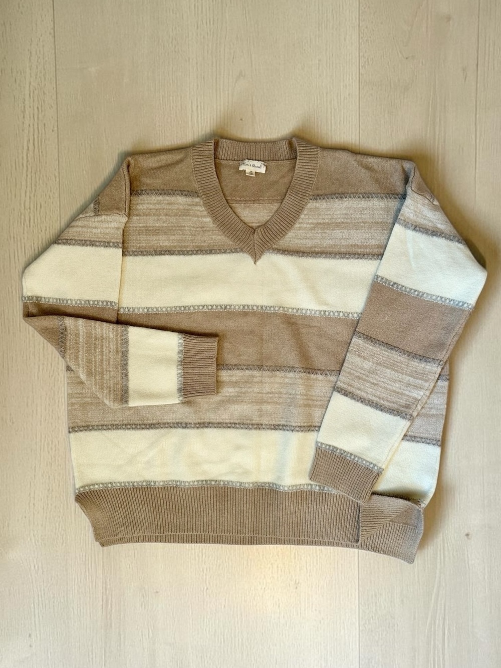 Hem & Thread Women's Striped V-Neck Sweater in Beige and Cream Size M